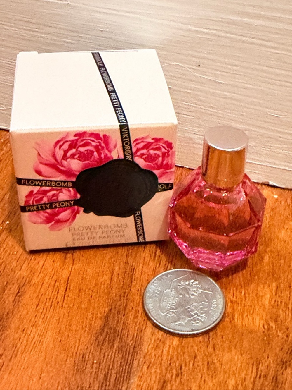 Viktor & Rolf Flowerbomb Pretty Peony Mini Perfume - Pink Bottle glass .24 NWT